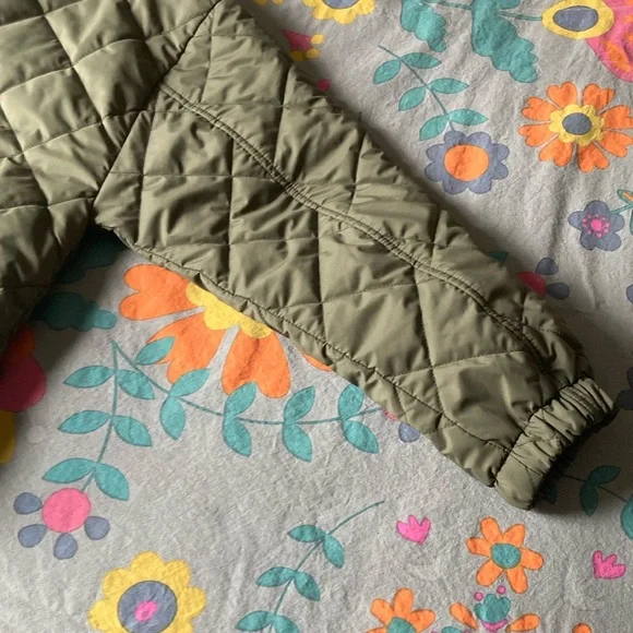 Vuori bomber jacket. Size small. Olive Green Quilted and no longer made - Picture 9 of 9